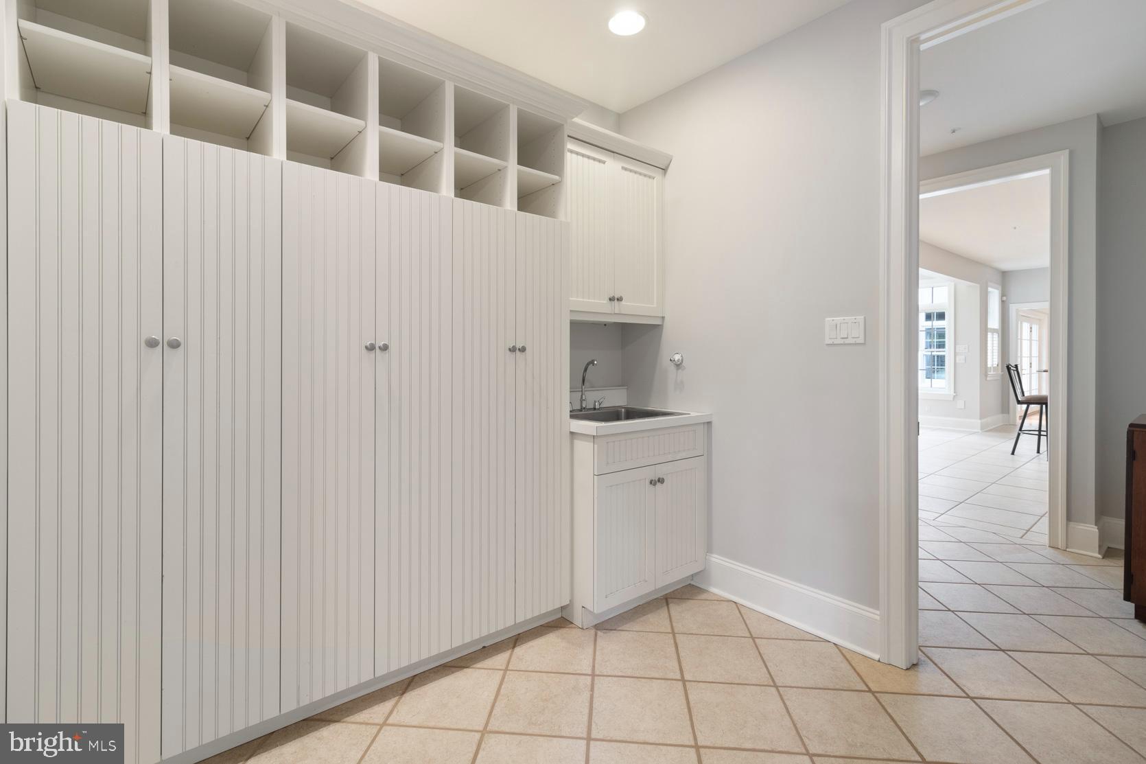 COUNTRY CLUB ESTS - Residential