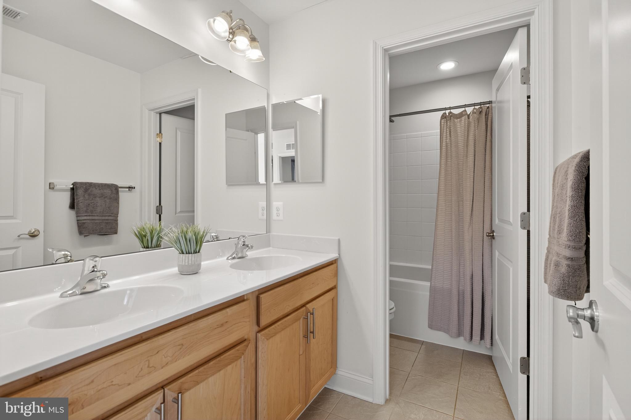 HAMPTON HILLS - Residential