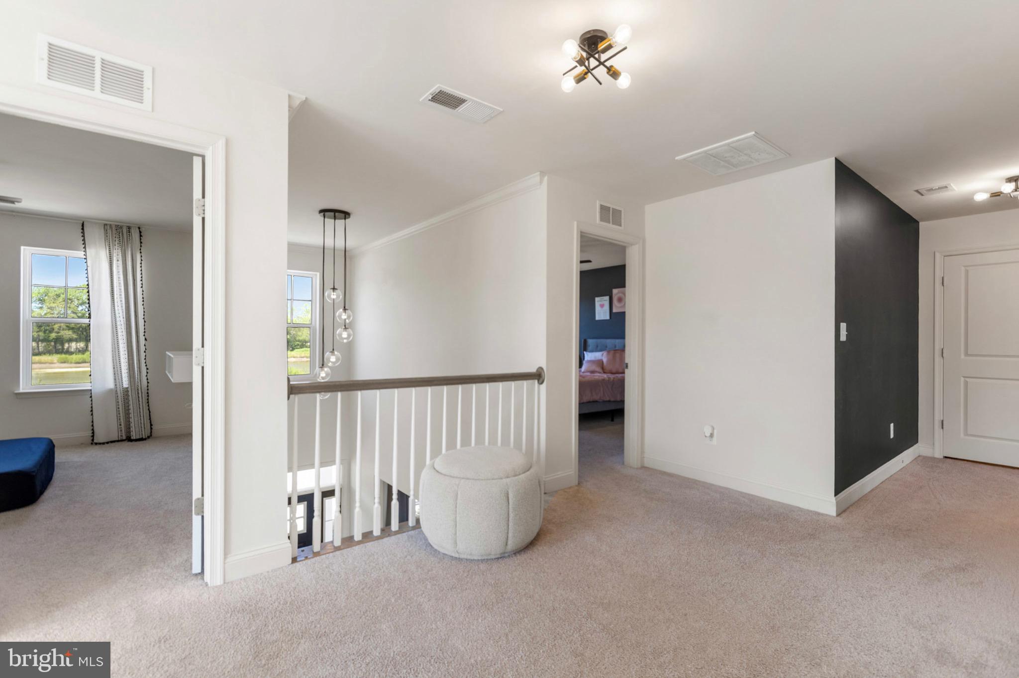 HAMPTON HILLS - Residential