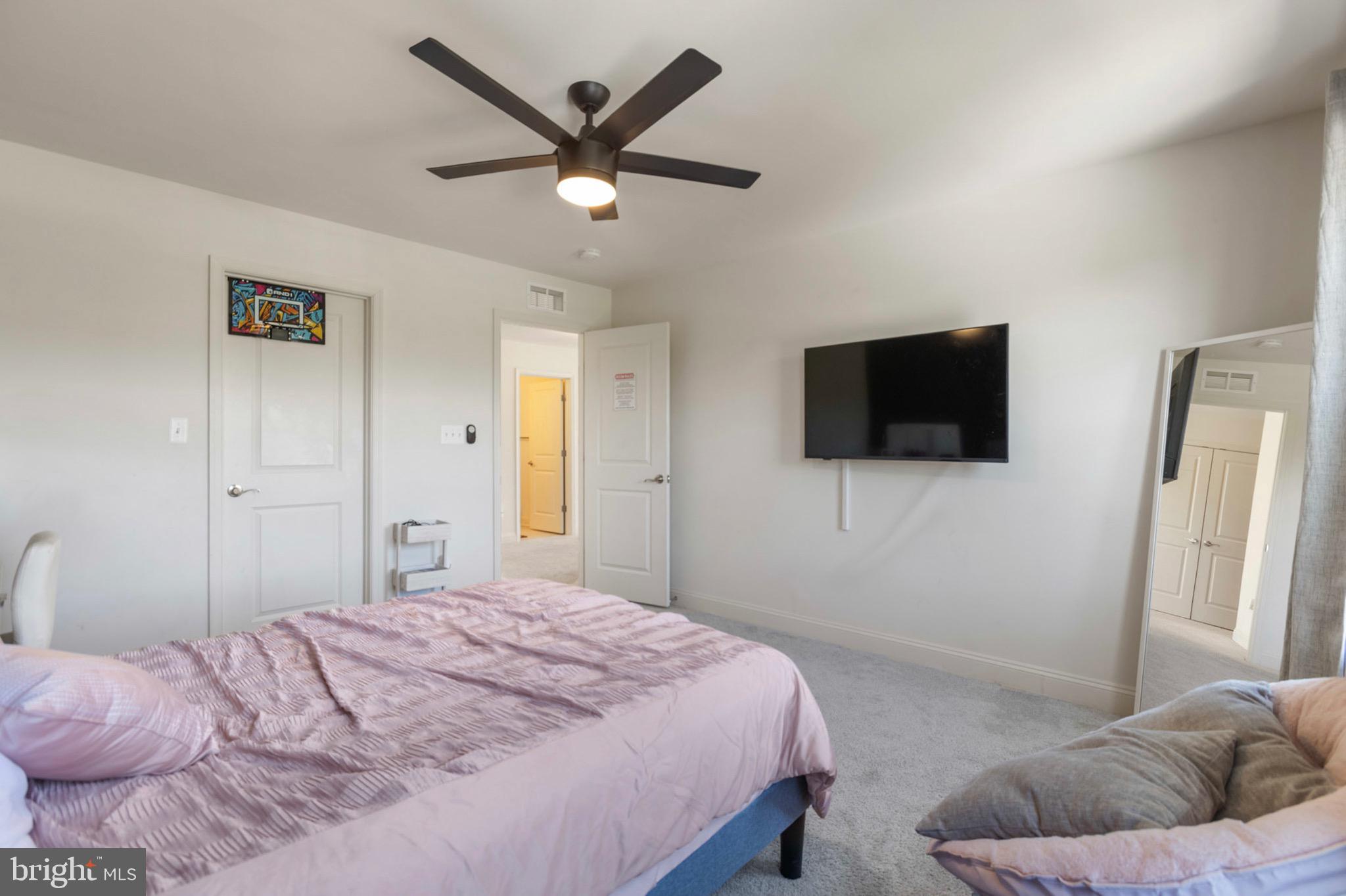 HAMPTON HILLS - Residential