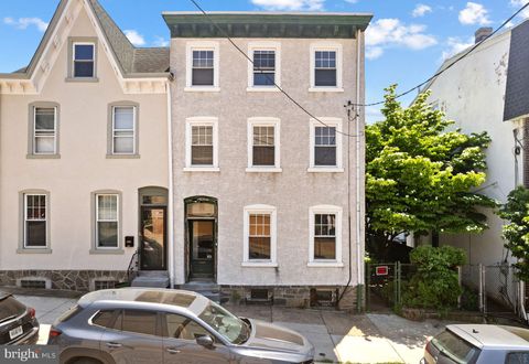 Townhouse For Rent - 161 Hermitage Street<br/> PHILADELPHIA, PA 19127