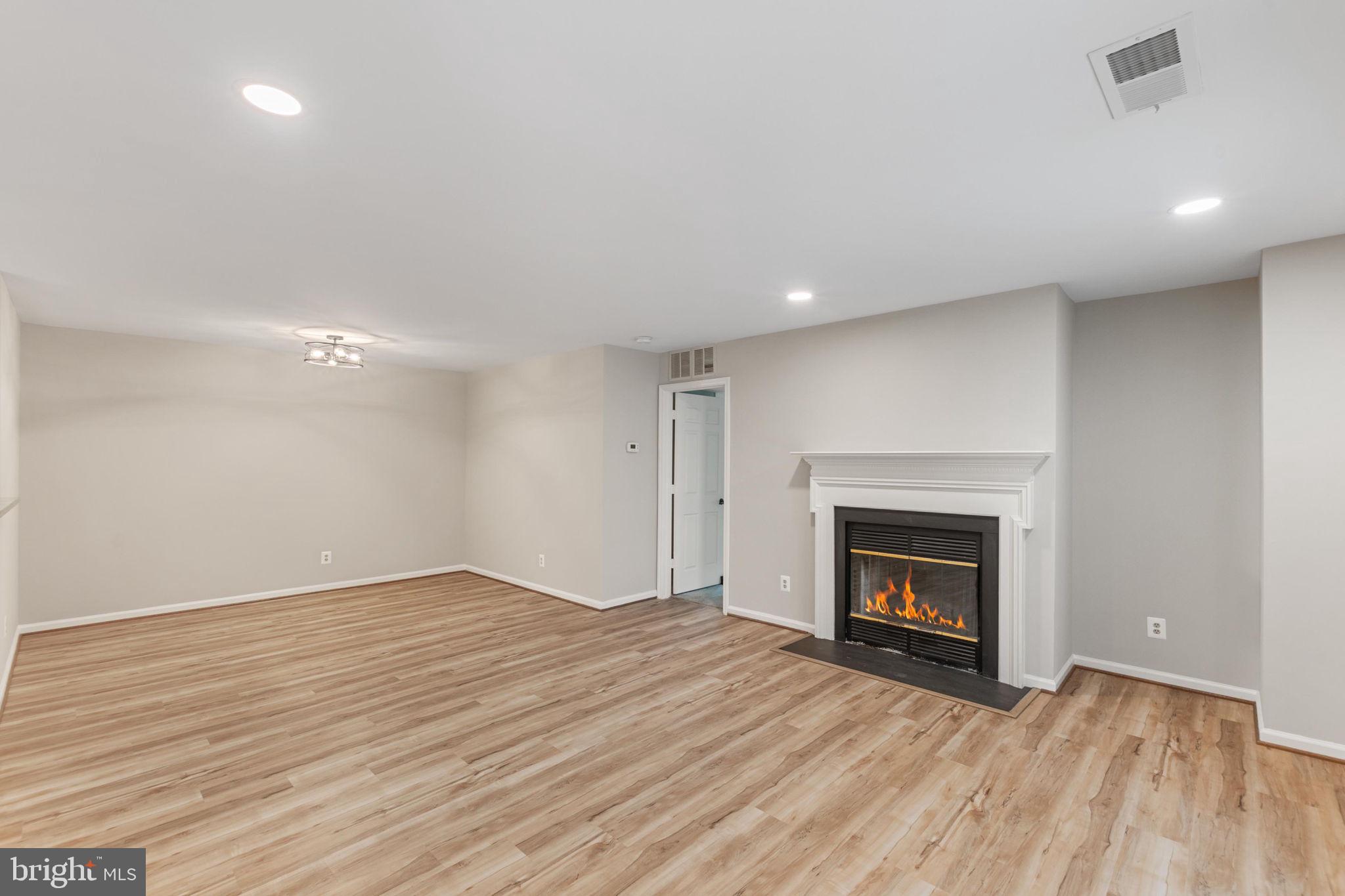 STRATFORD PLACE AT KINGS - Residential Lease