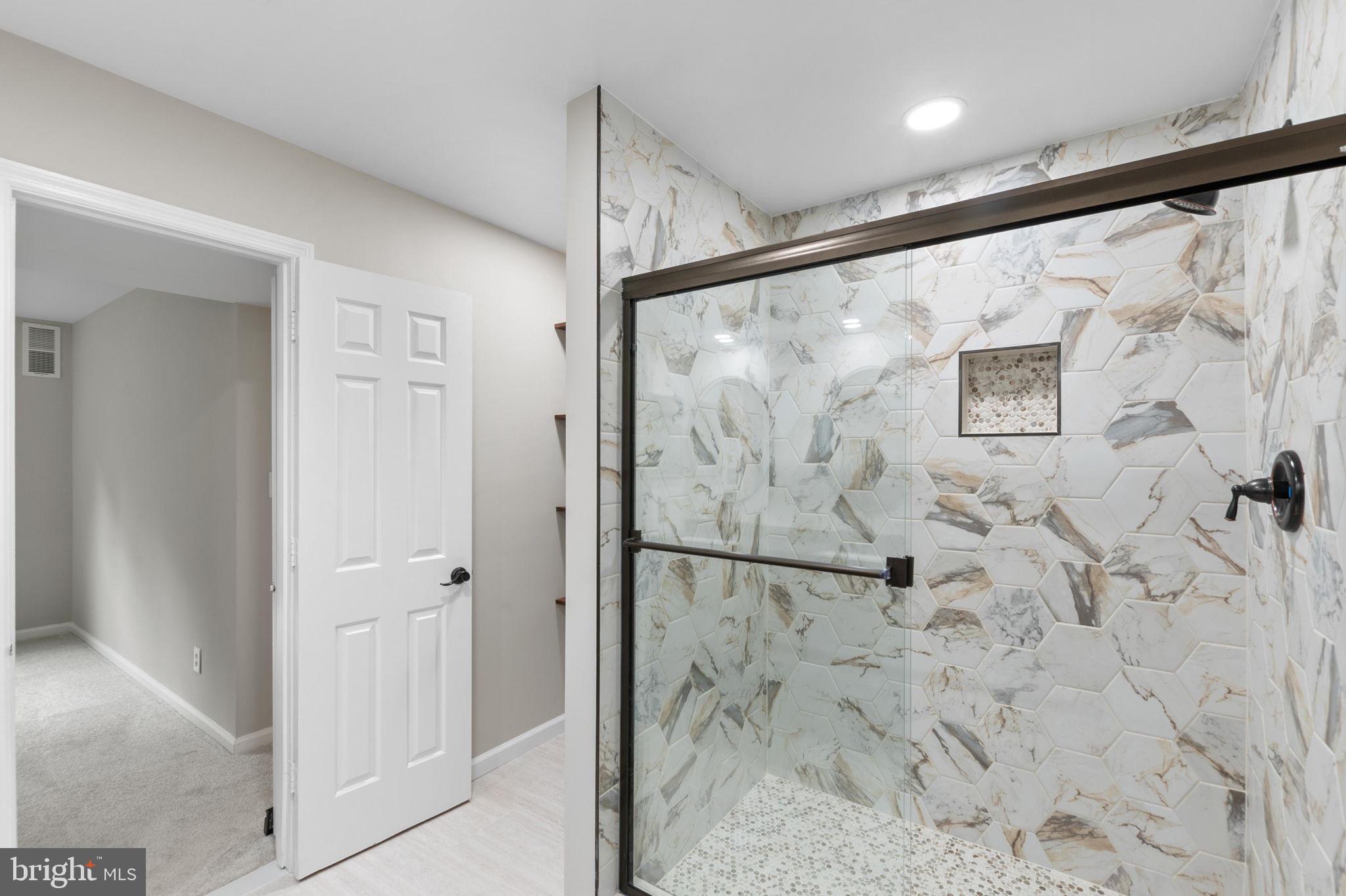 STRATFORD PLACE AT KINGS - Residential Lease