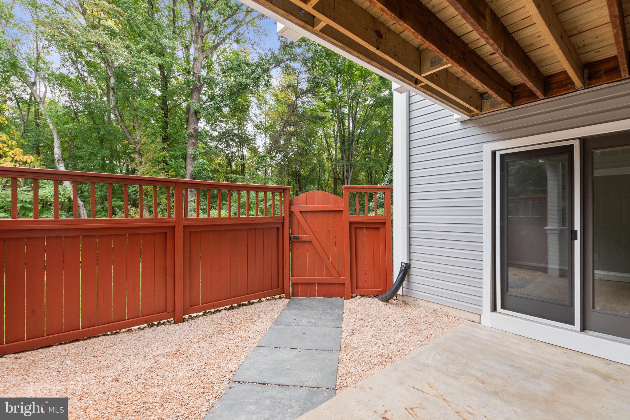 STRATFORD PLACE AT KINGS - Residential Lease