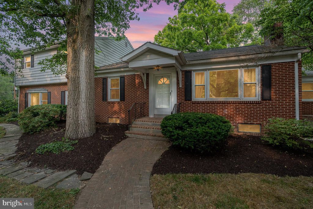 Photo of 19 RUNNING PUMP RD, LANCASTER, PA 17603 (MLS # PALA2036114)