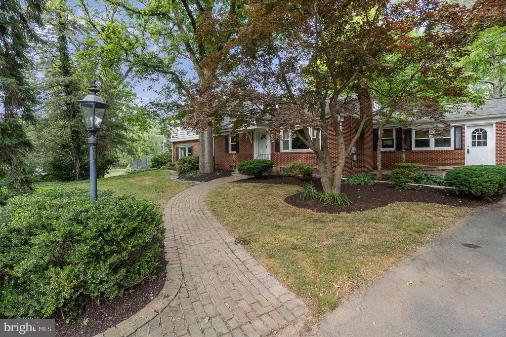 Photo of 19 RUNNING PUMP RD, LANCASTER, PA 17603 (MLS # PALA2036114)