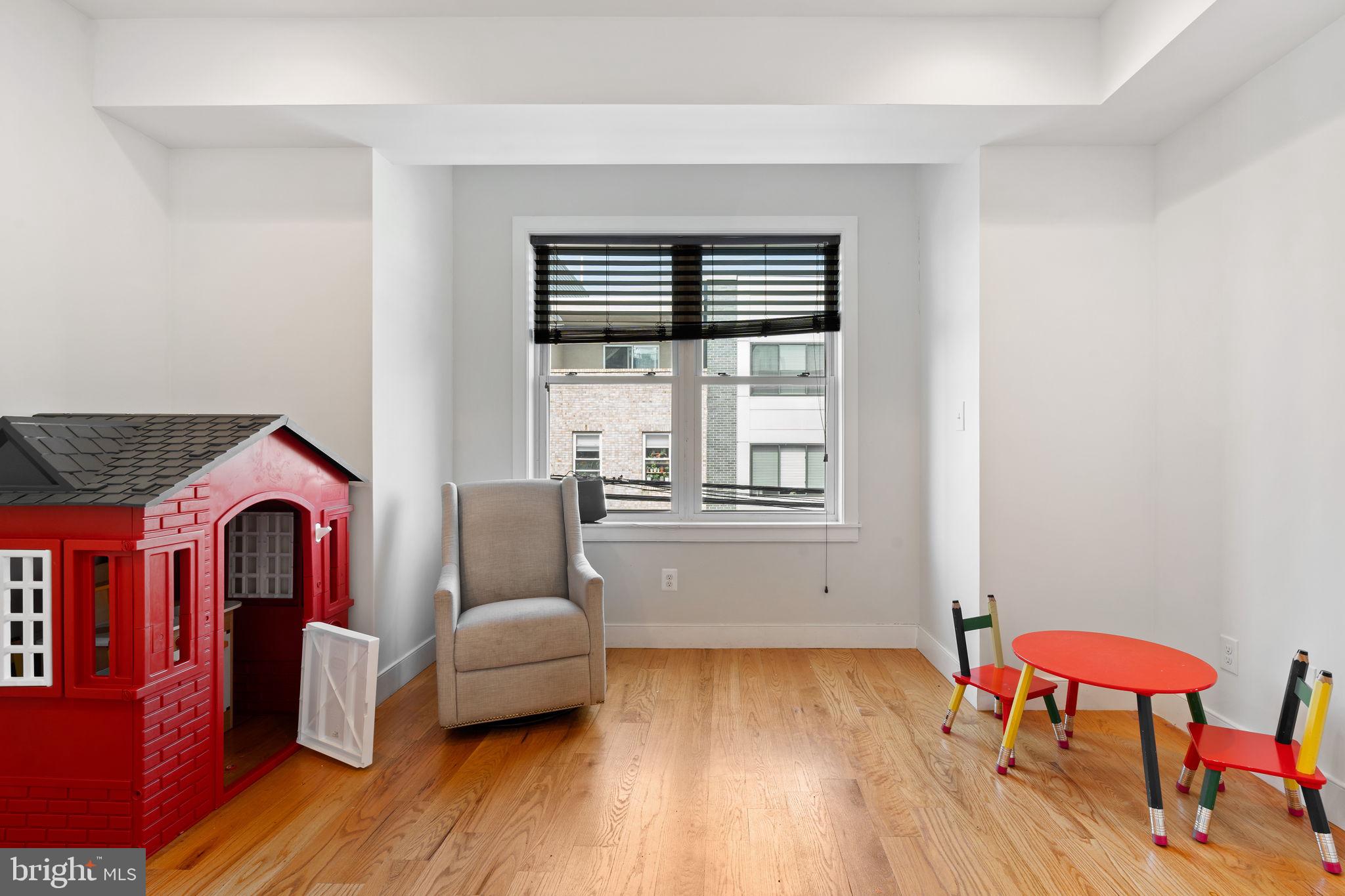 POINT BREEZE - Residential