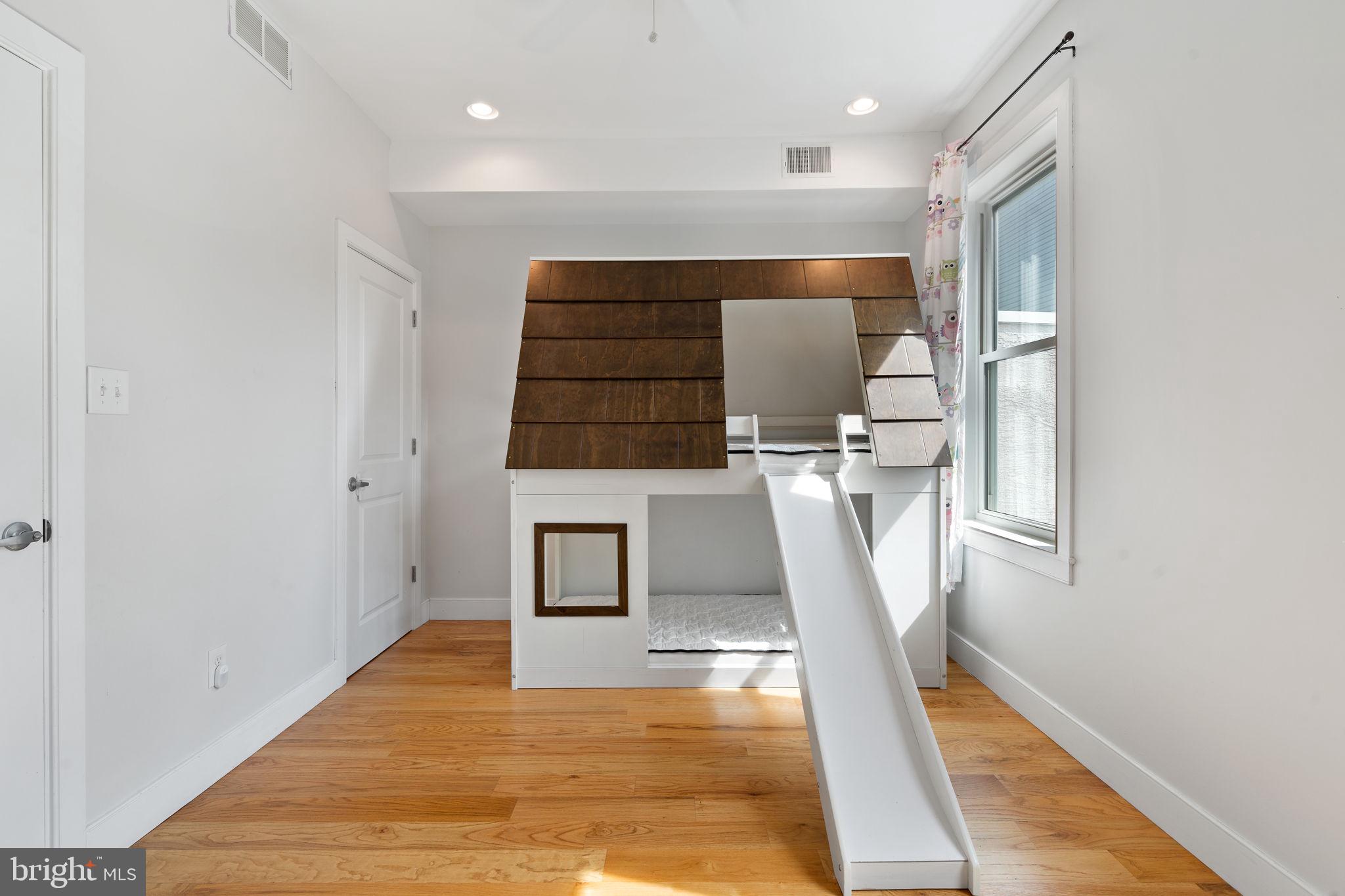 POINT BREEZE - Residential