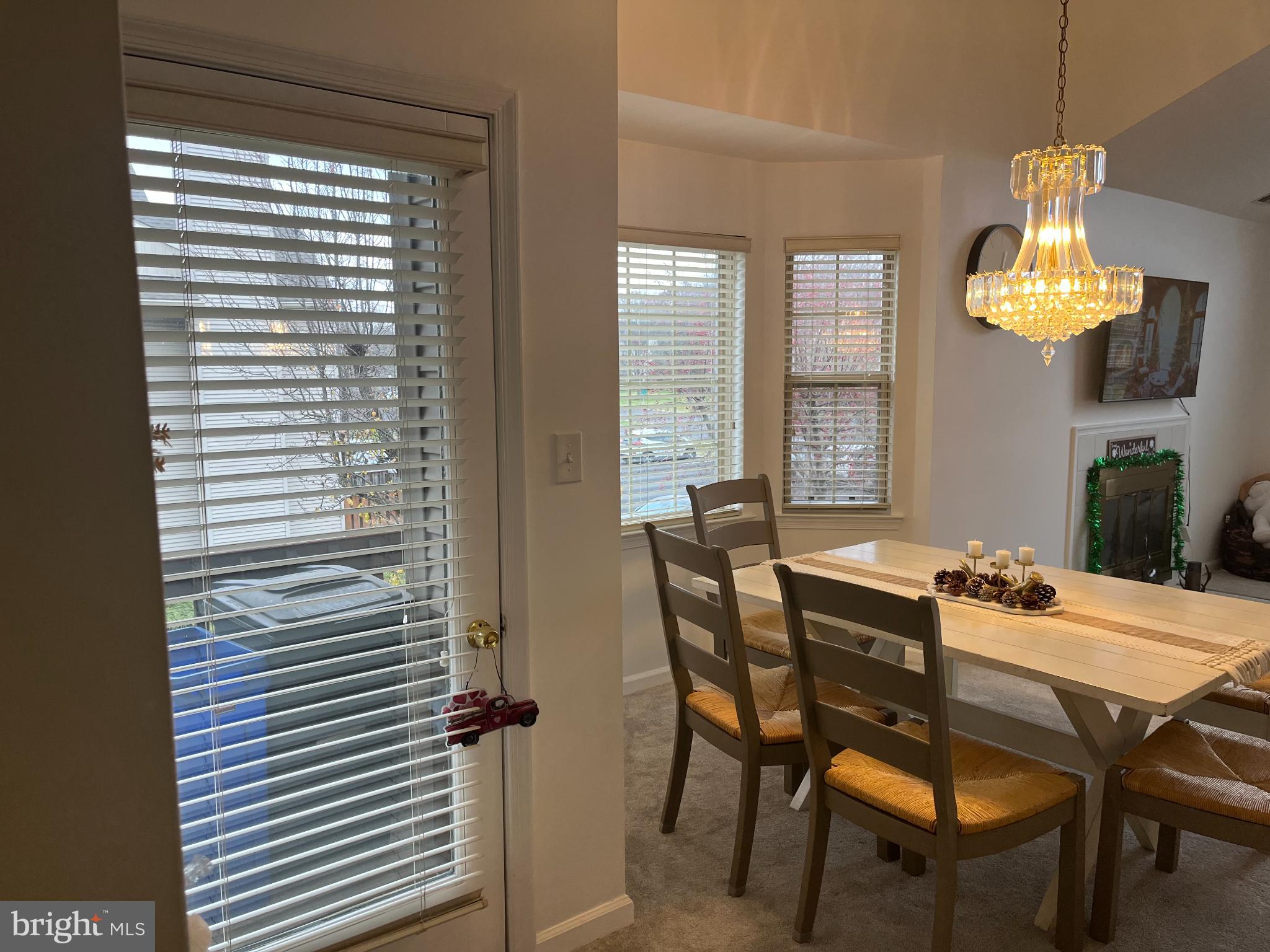 MAKEFIELD GLEN - Residential