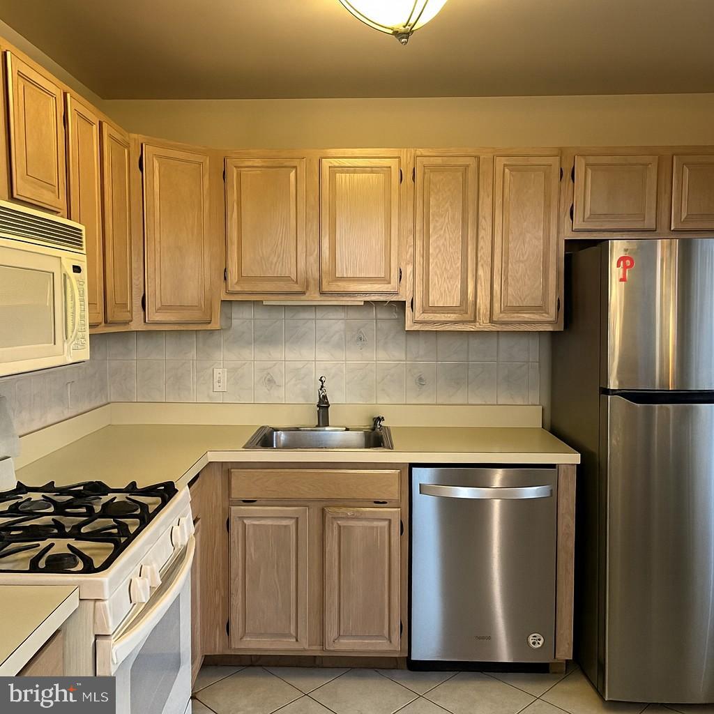 MAKEFIELD GLEN - Residential