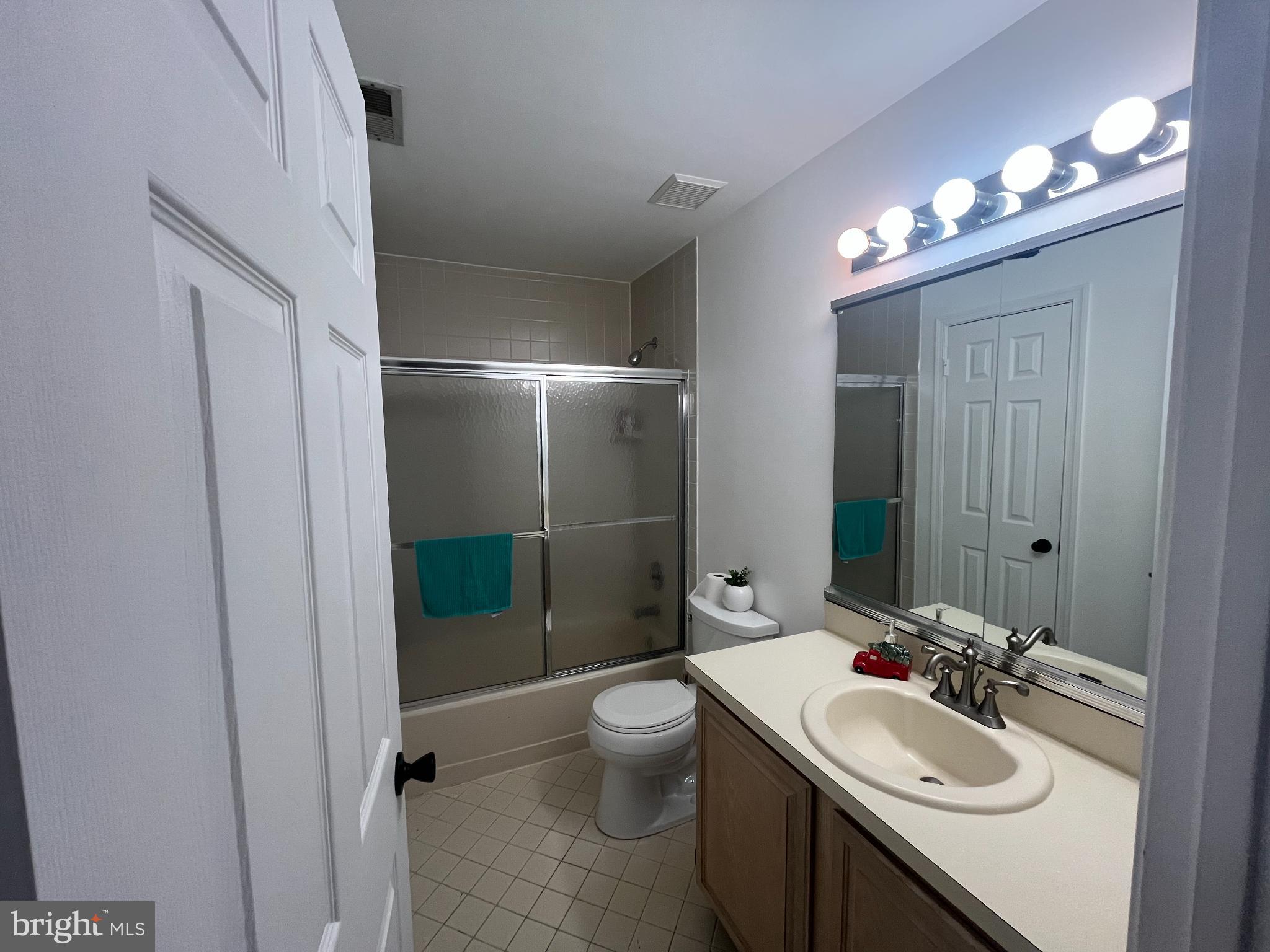 MAKEFIELD GLEN - Residential