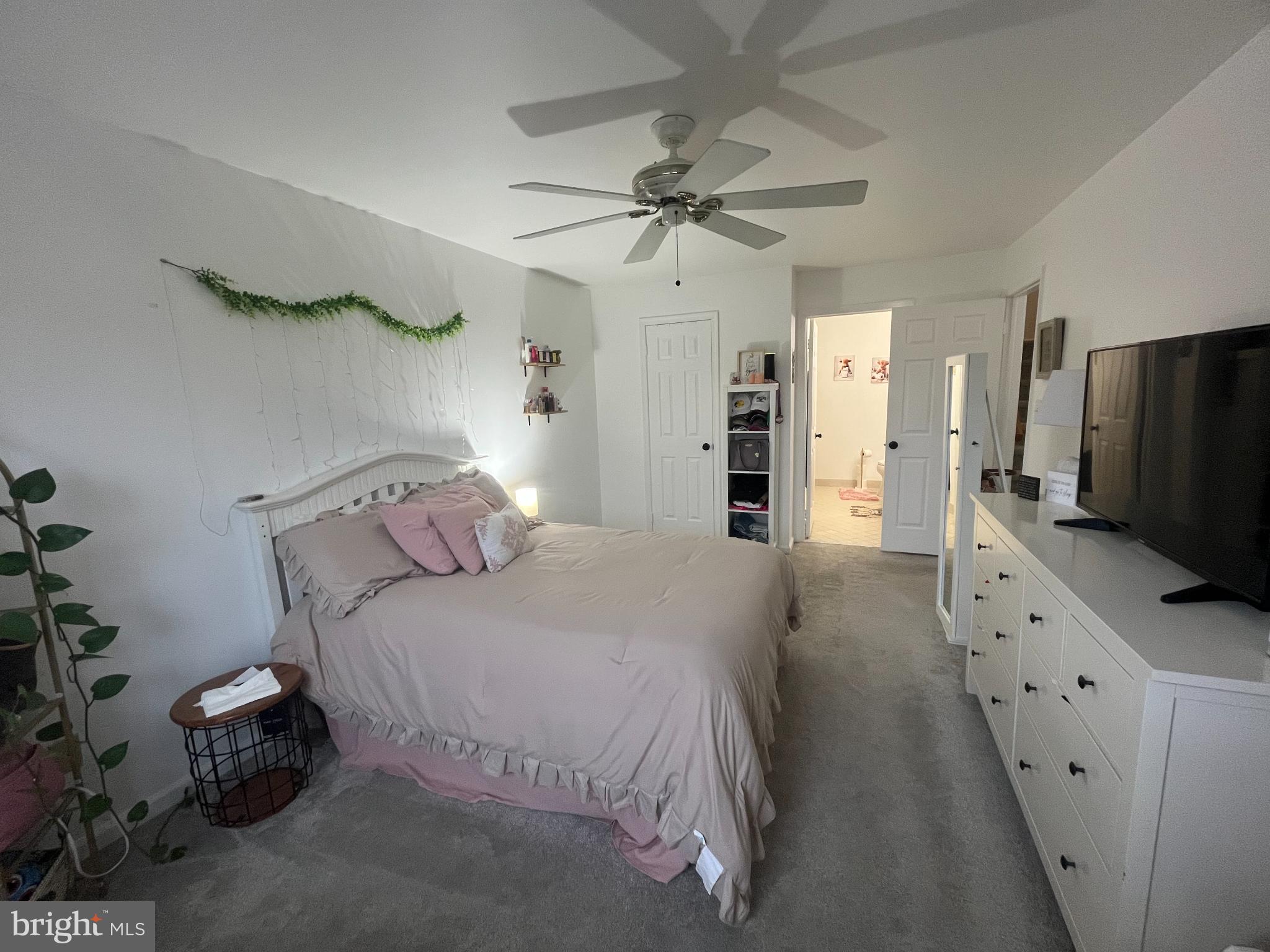 MAKEFIELD GLEN - Residential