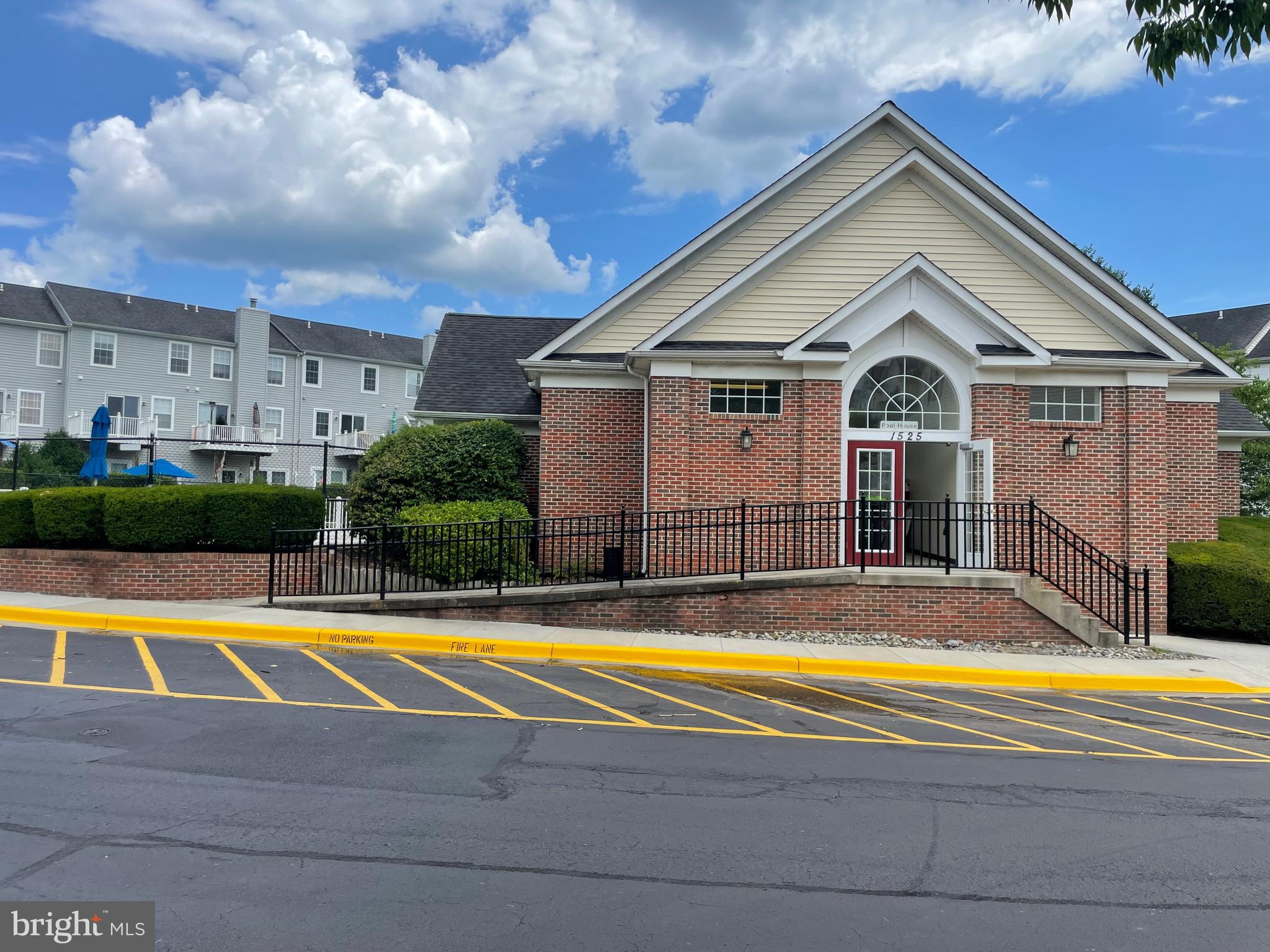 CEDAR GROVE AT CROFTON - Residential