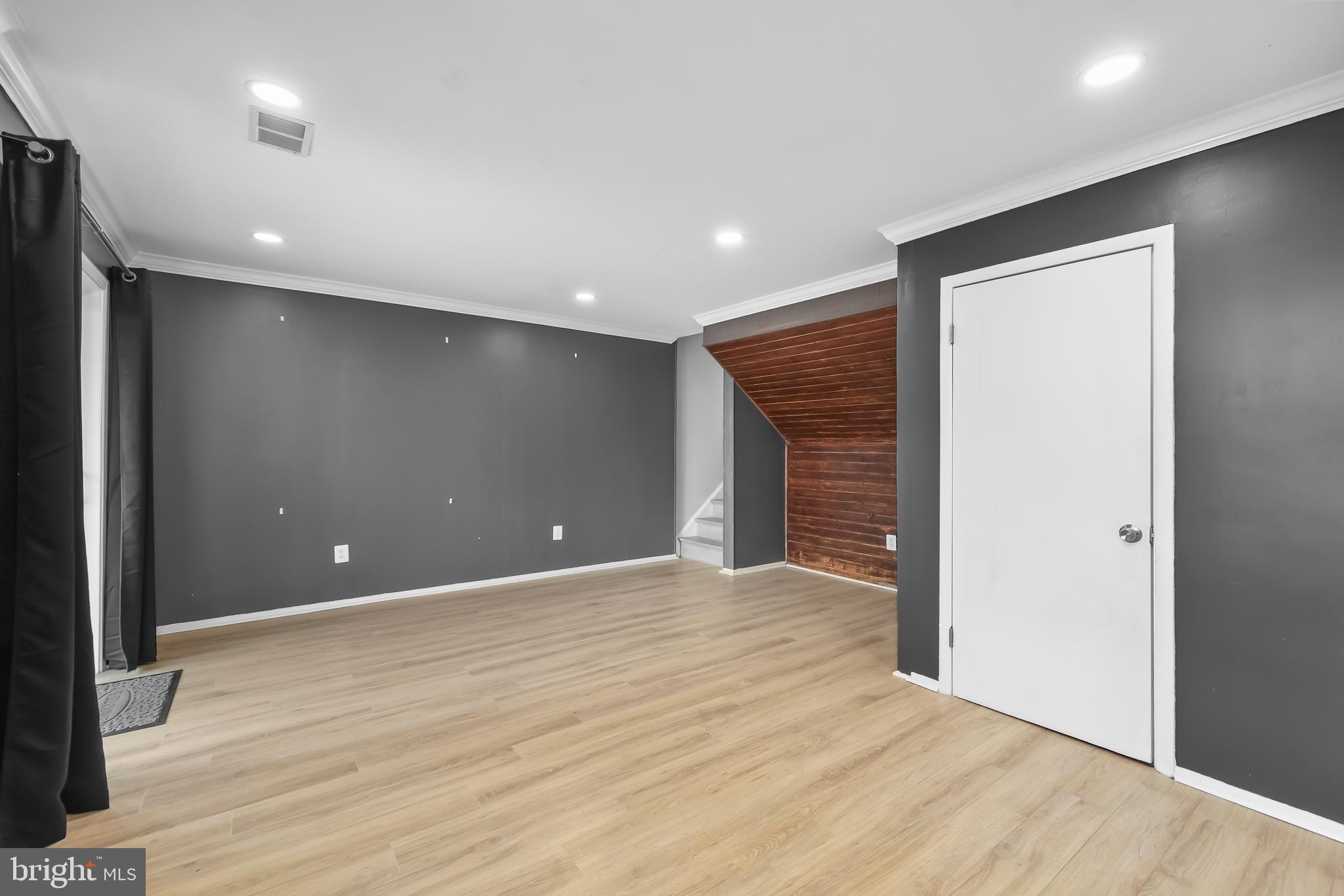 POINT OF WOODS - Residential