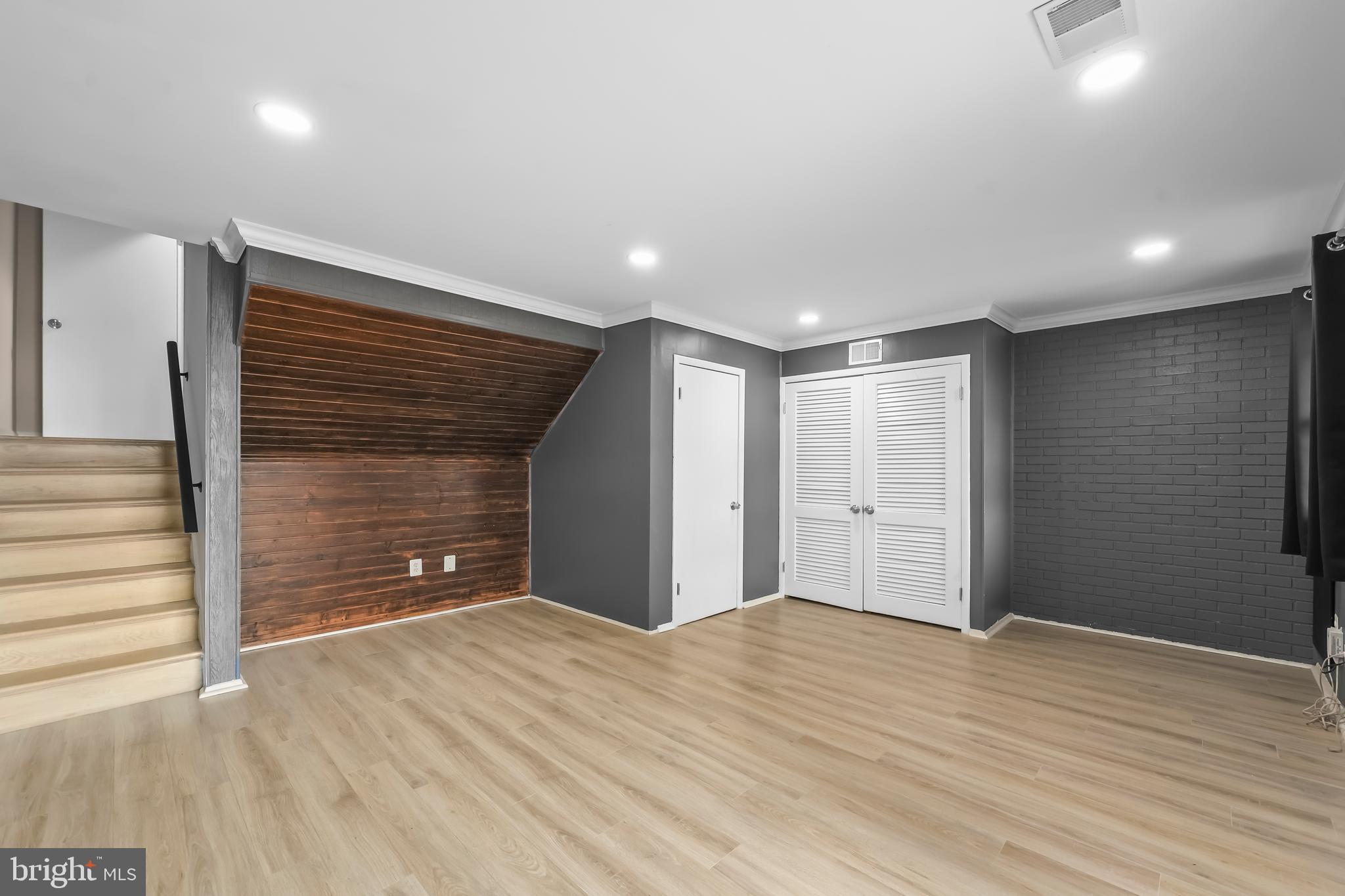 POINT OF WOODS - Residential