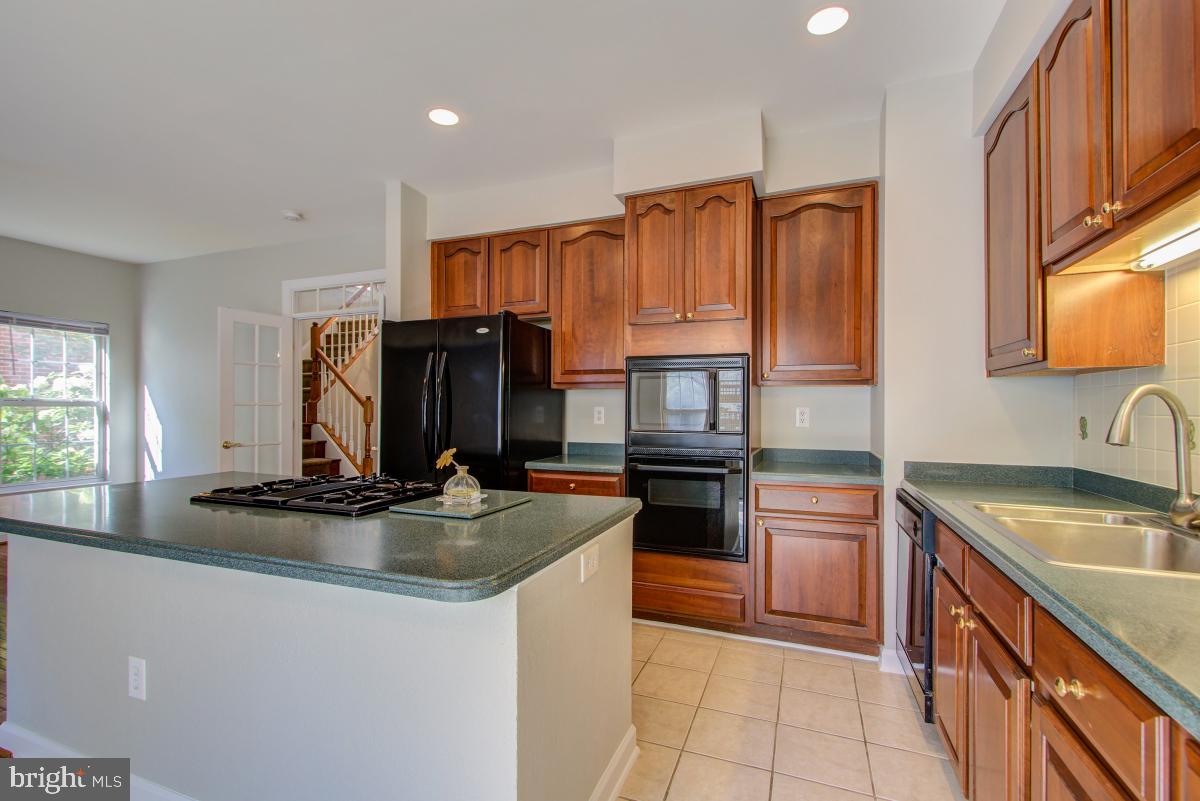 WILLOWS OF POTOMAC - Residential Lease