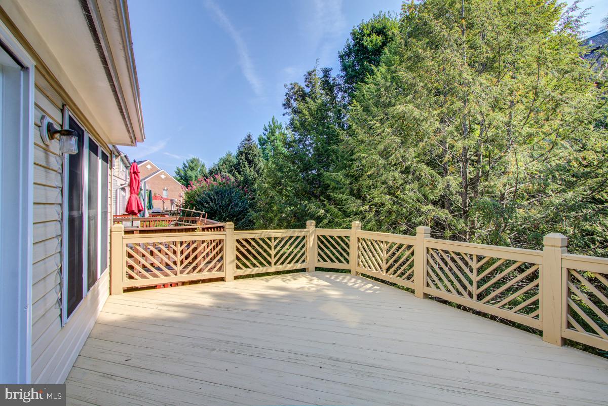 WILLOWS OF POTOMAC - Residential Lease