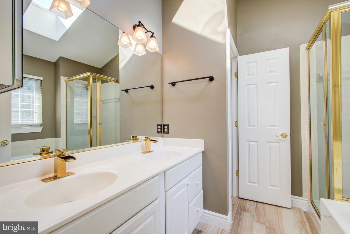 WILLOWS OF POTOMAC - Residential Lease