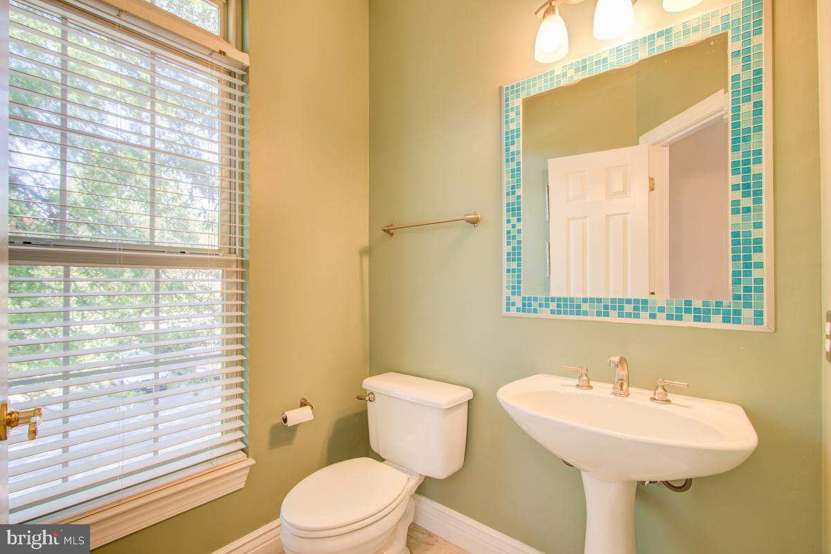 WILLOWS OF POTOMAC - Residential Lease