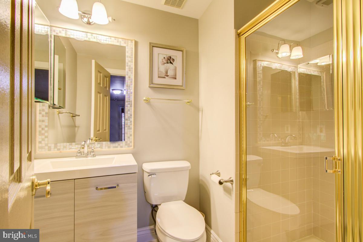 WILLOWS OF POTOMAC - Residential Lease