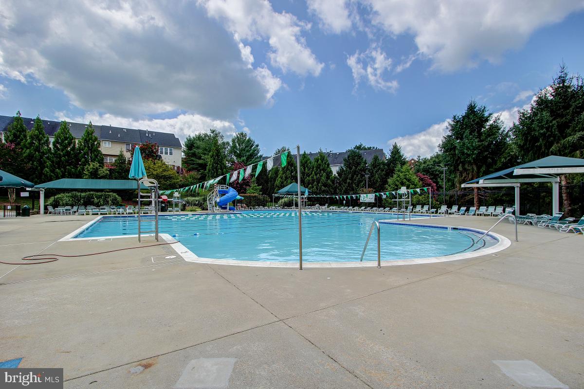 WILLOWS OF POTOMAC - Residential Lease