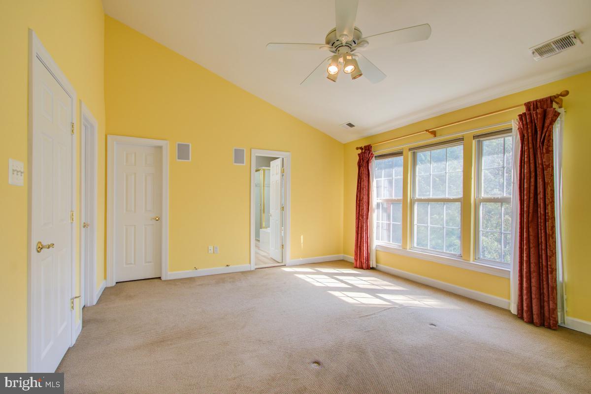 WILLOWS OF POTOMAC - Residential Lease