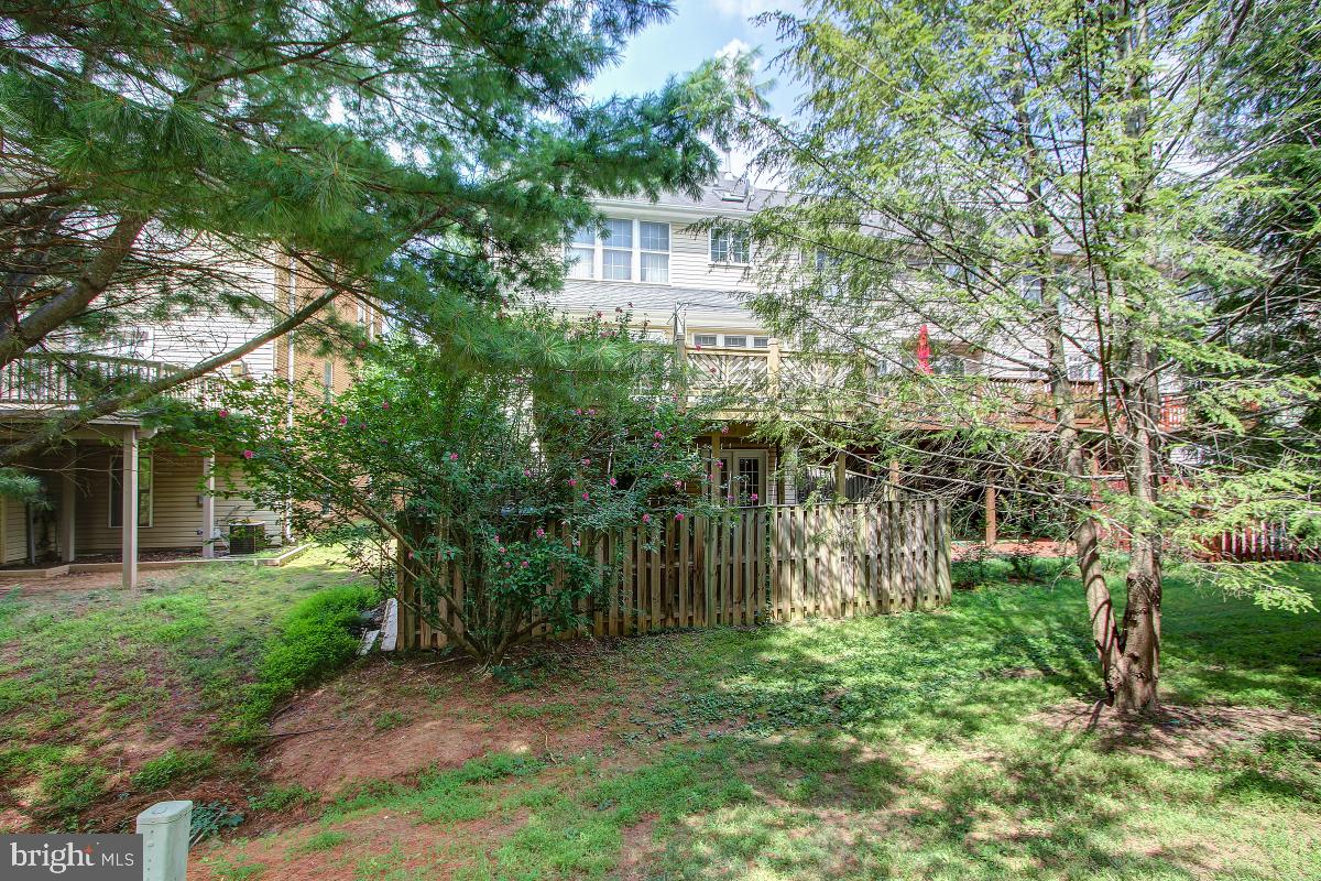 WILLOWS OF POTOMAC - Residential Lease