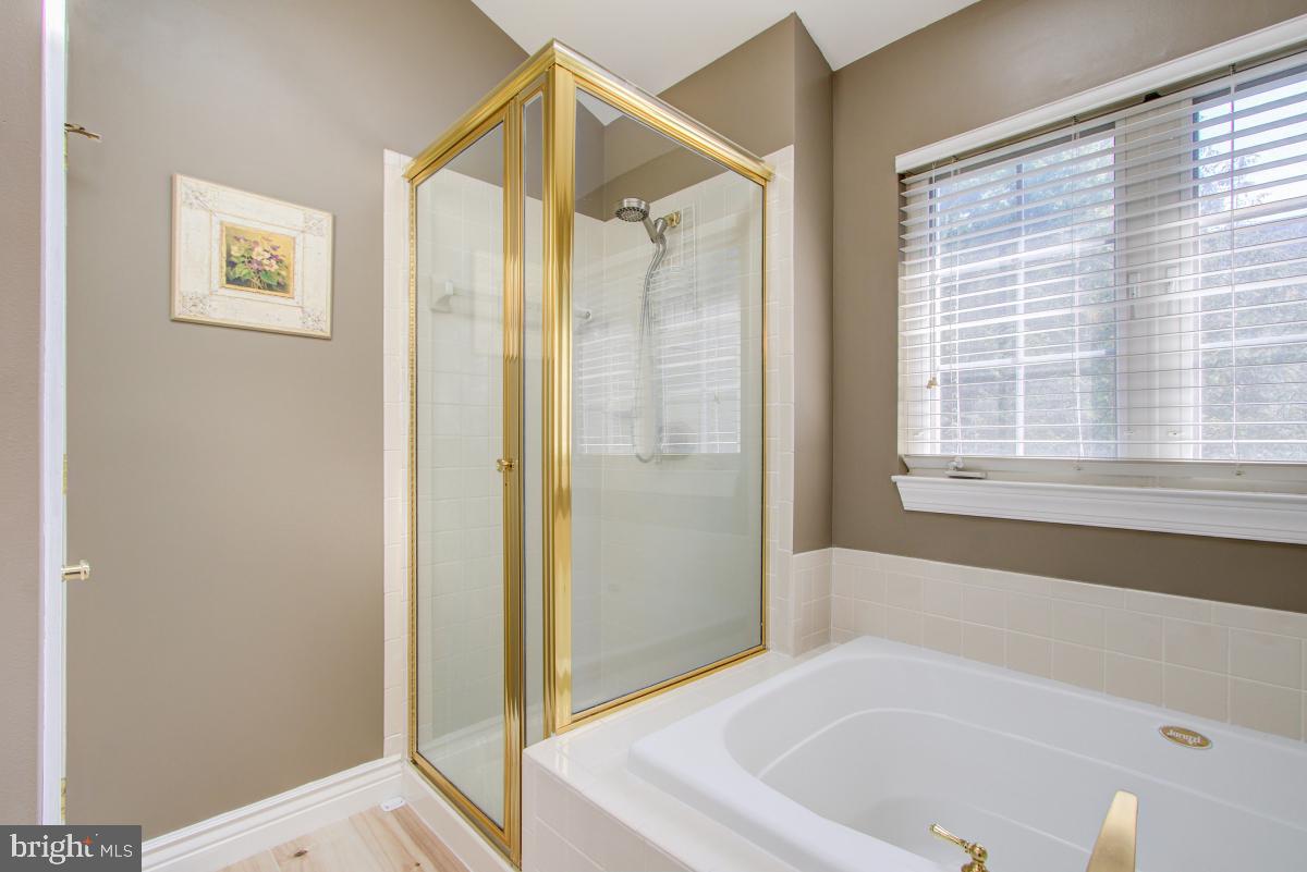 WILLOWS OF POTOMAC - Residential Lease