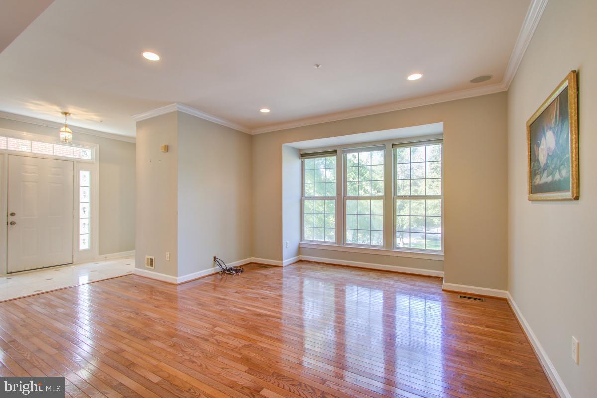 WILLOWS OF POTOMAC - Residential Lease