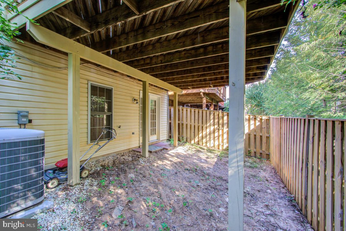 WILLOWS OF POTOMAC - Residential Lease