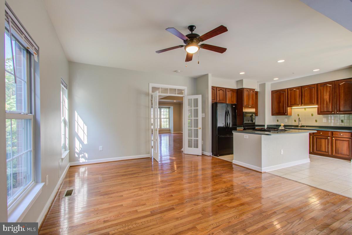 WILLOWS OF POTOMAC - Residential Lease