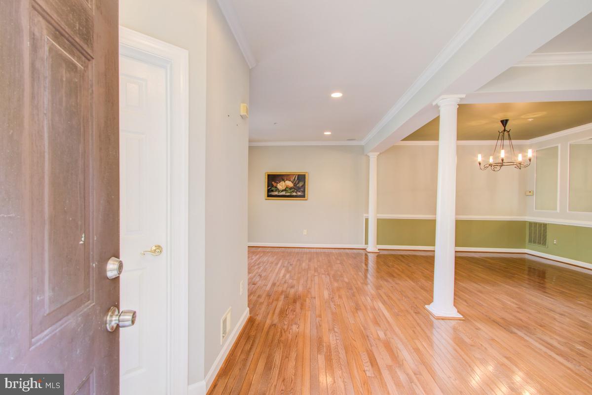 WILLOWS OF POTOMAC - Residential Lease