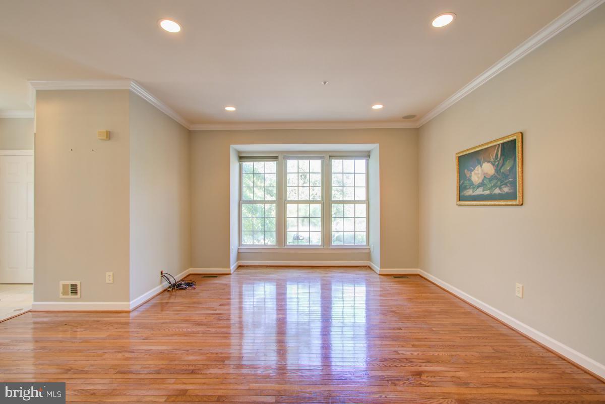 WILLOWS OF POTOMAC - Residential Lease