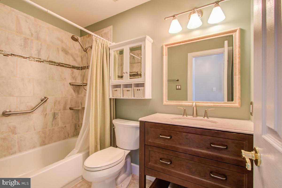 WILLOWS OF POTOMAC - Residential Lease