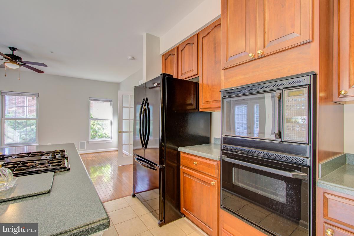 WILLOWS OF POTOMAC - Residential Lease