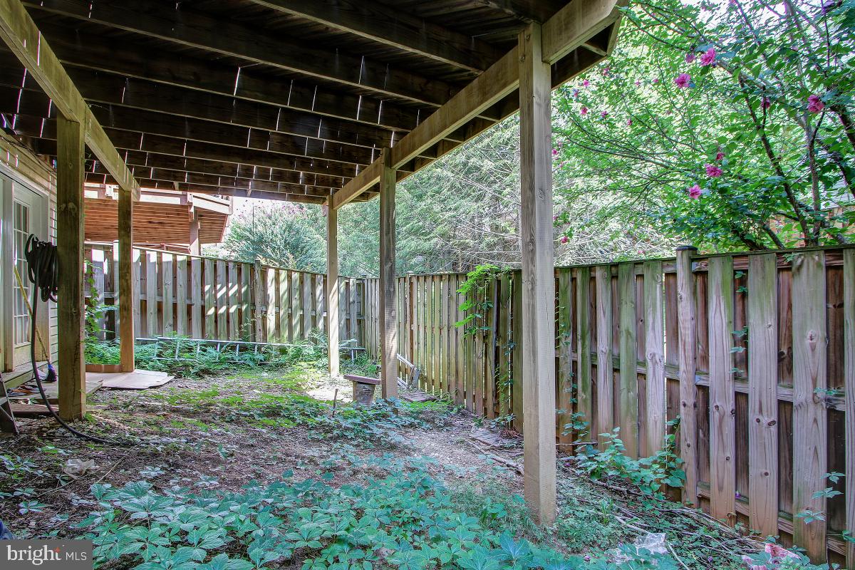 WILLOWS OF POTOMAC - Residential Lease