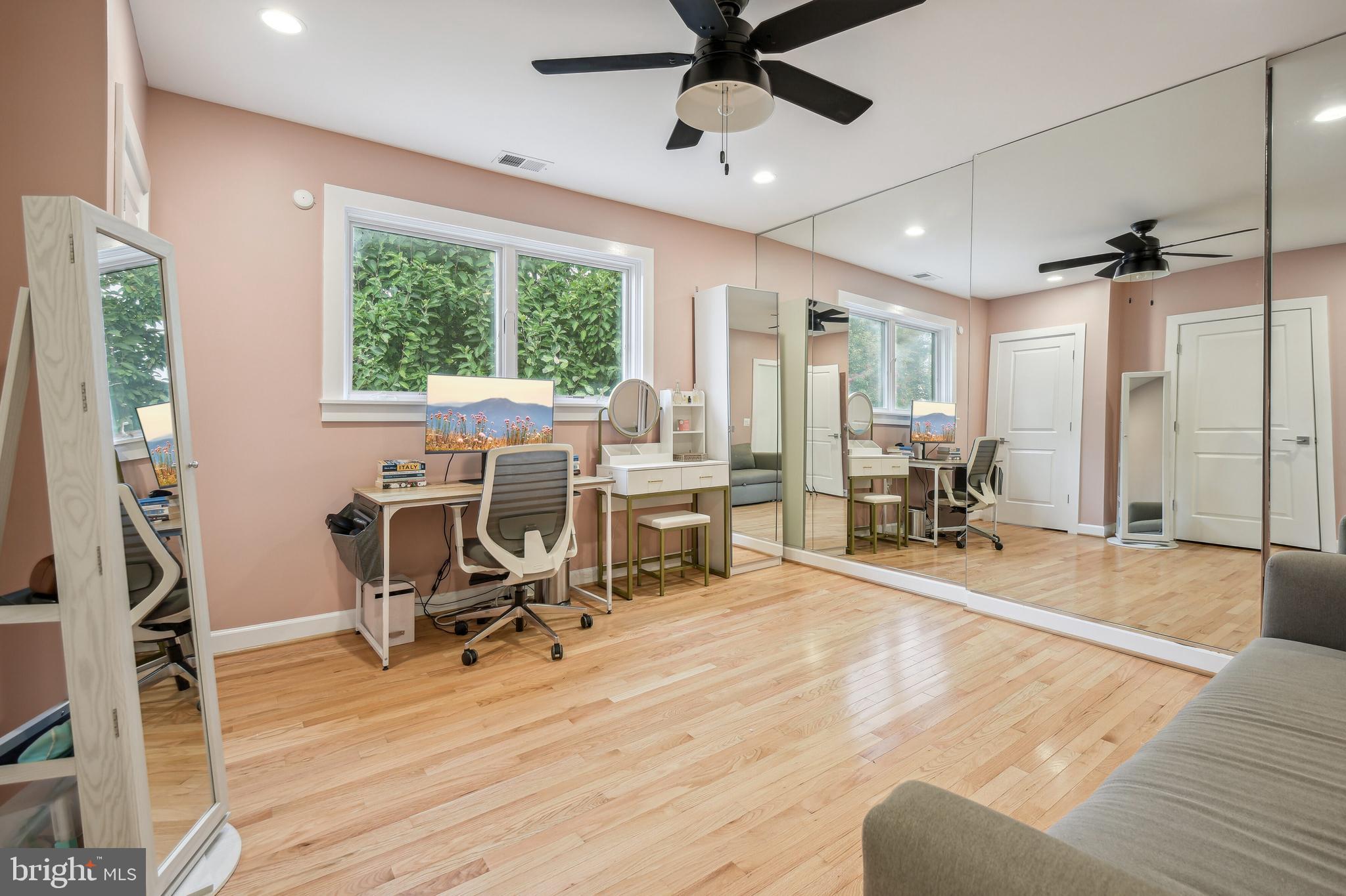 KENSINGTON - Residential