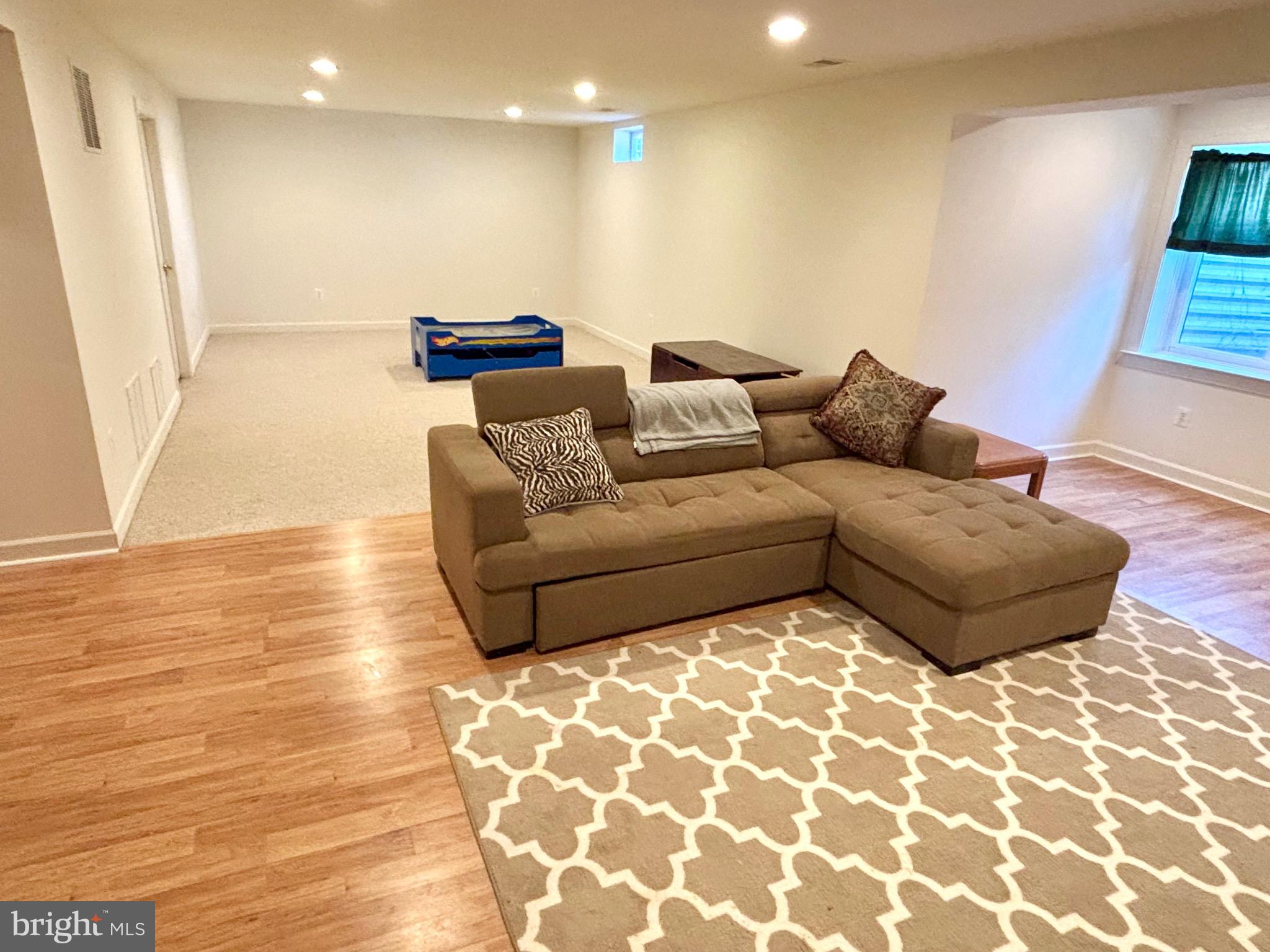 ADAMSTOWN COMMONS - Residential