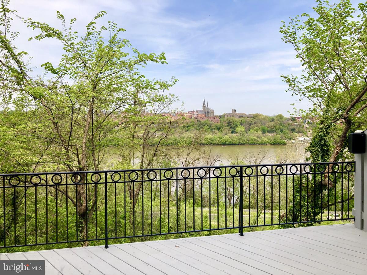 PALISADES PARK - Residential