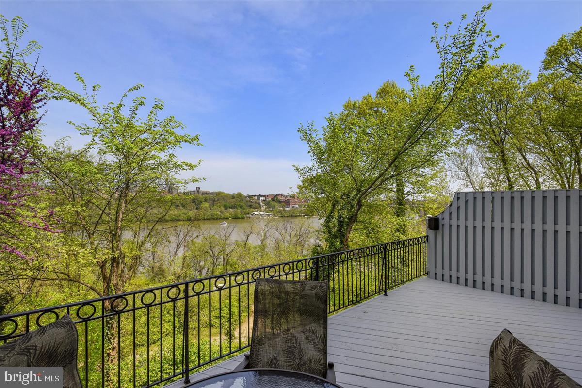 PALISADES PARK - Residential