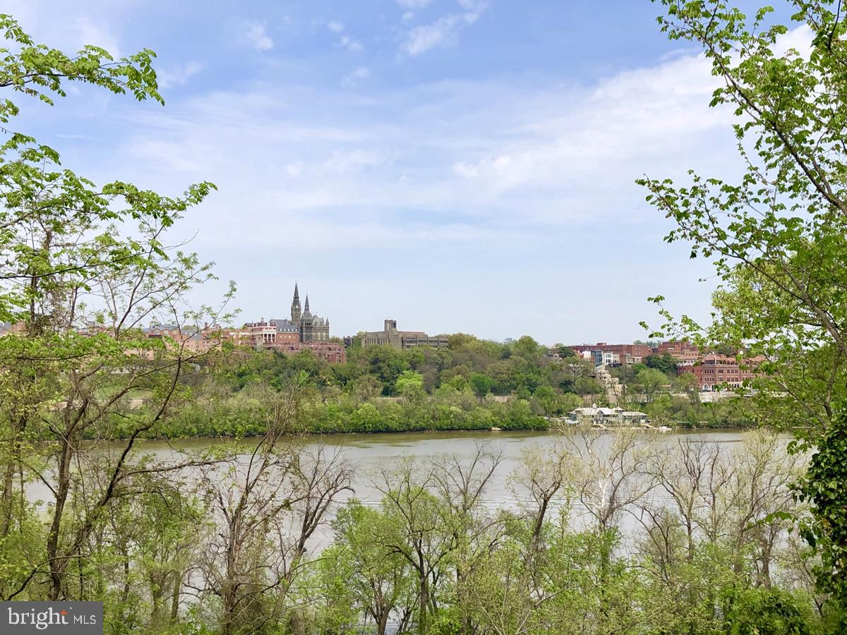 PALISADES PARK - Residential