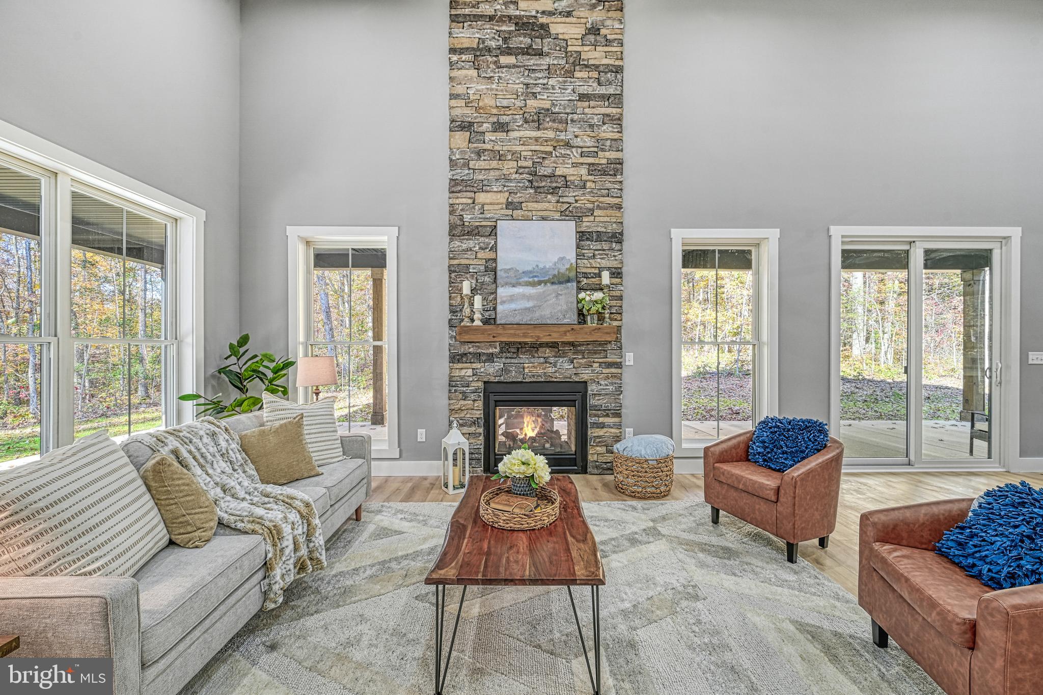 EQUESTRIAN LANDING - Residential