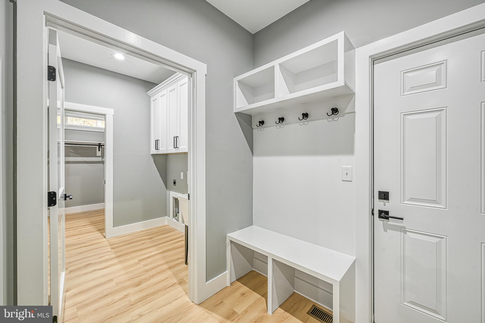 EQUESTRIAN LANDING - Residential