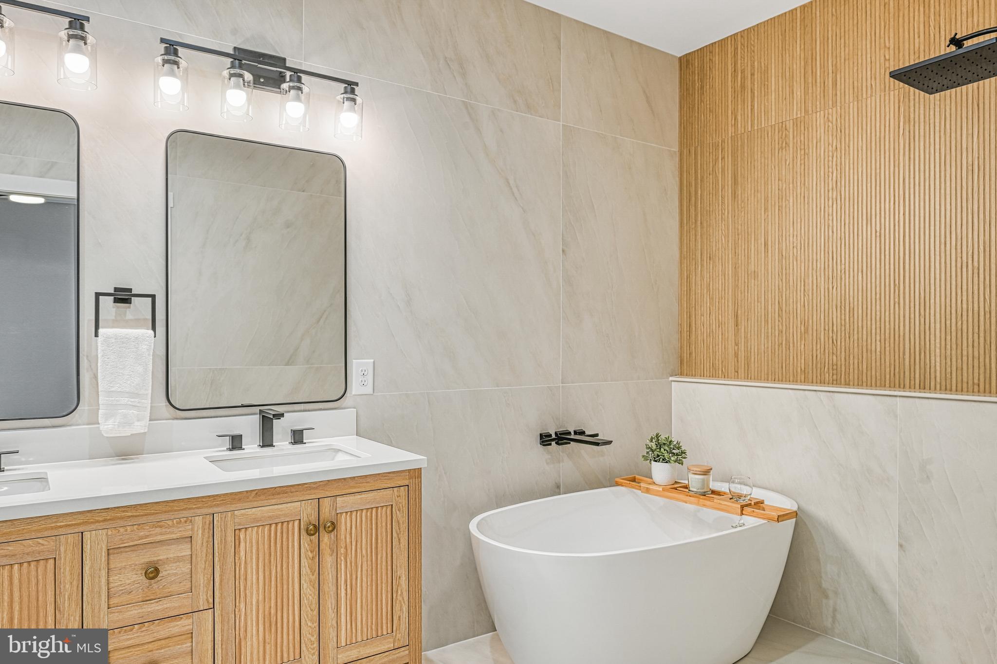 EQUESTRIAN LANDING - Residential