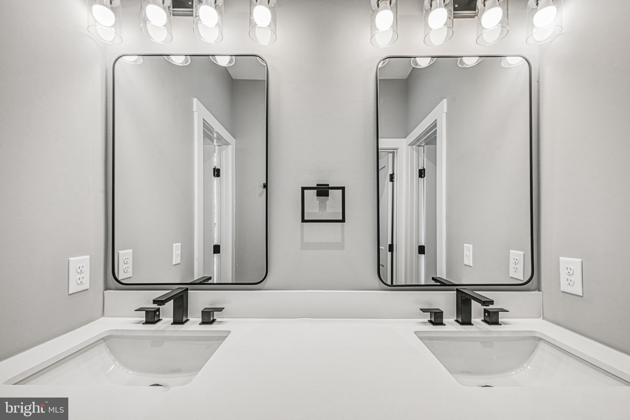 EQUESTRIAN LANDING - Residential