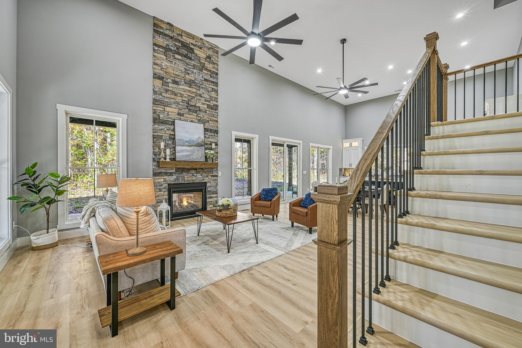 EQUESTRIAN LANDING - Residential