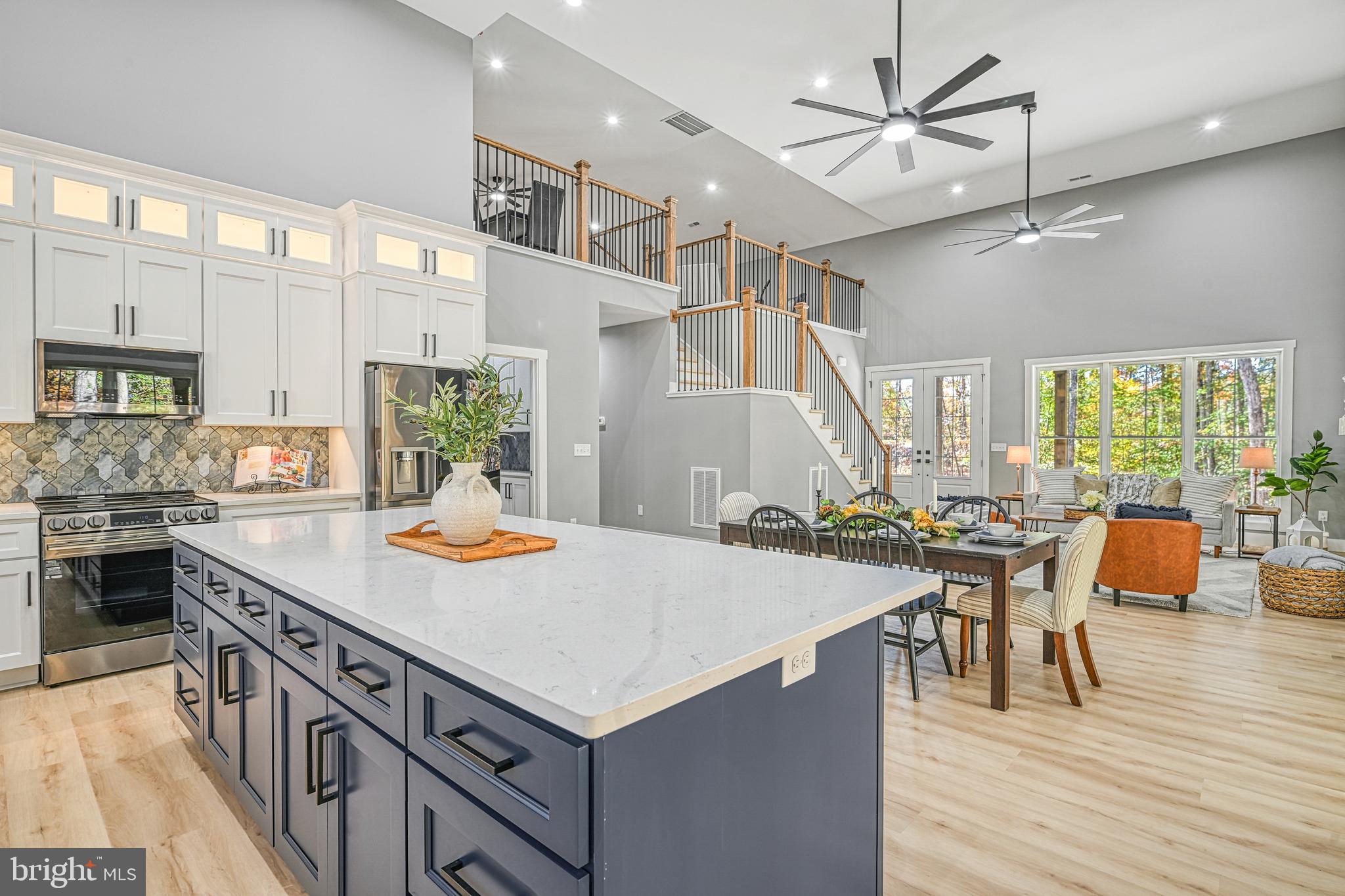 EQUESTRIAN LANDING - Residential