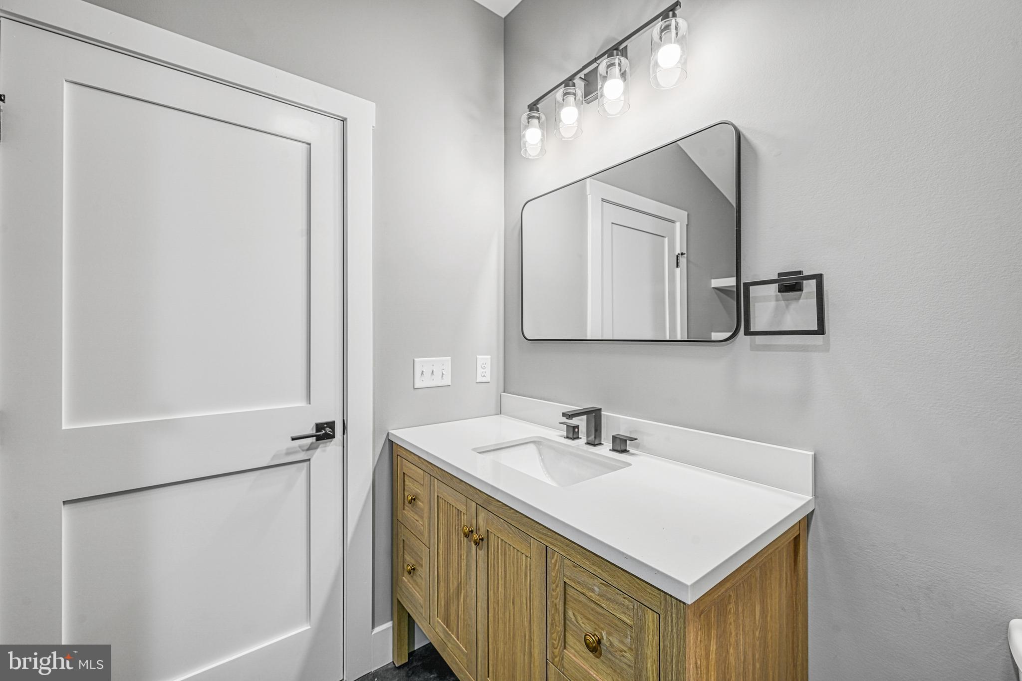 EQUESTRIAN LANDING - Residential