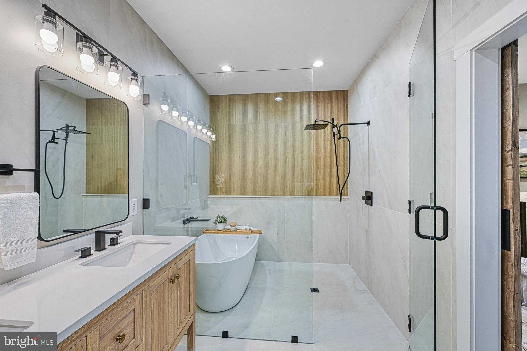 EQUESTRIAN LANDING - Residential