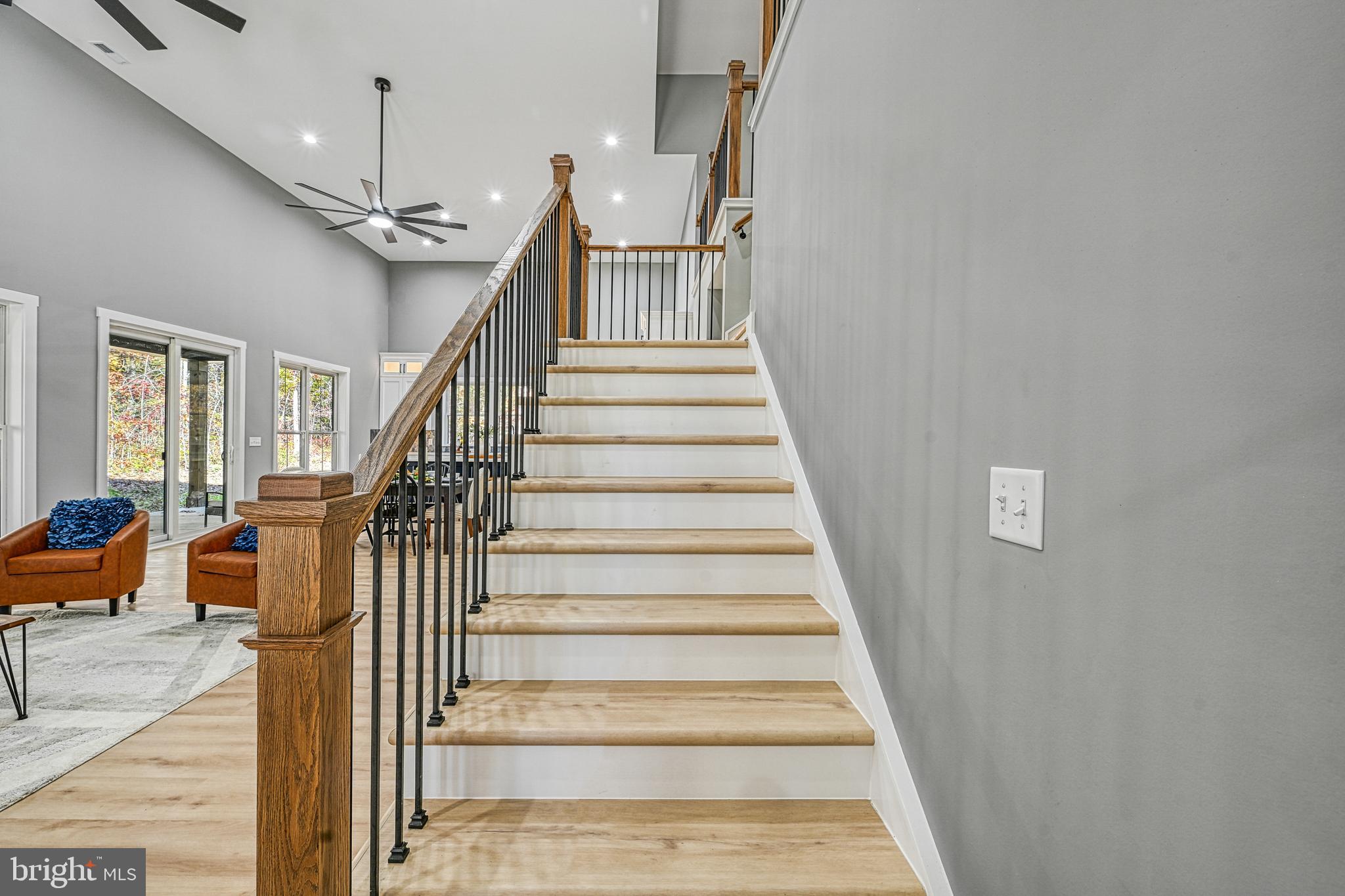 EQUESTRIAN LANDING - Residential